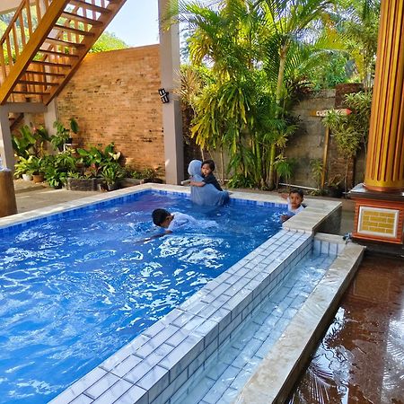 Arrys Watukarung Surfcamp Hotell Kalak Exteriör bild