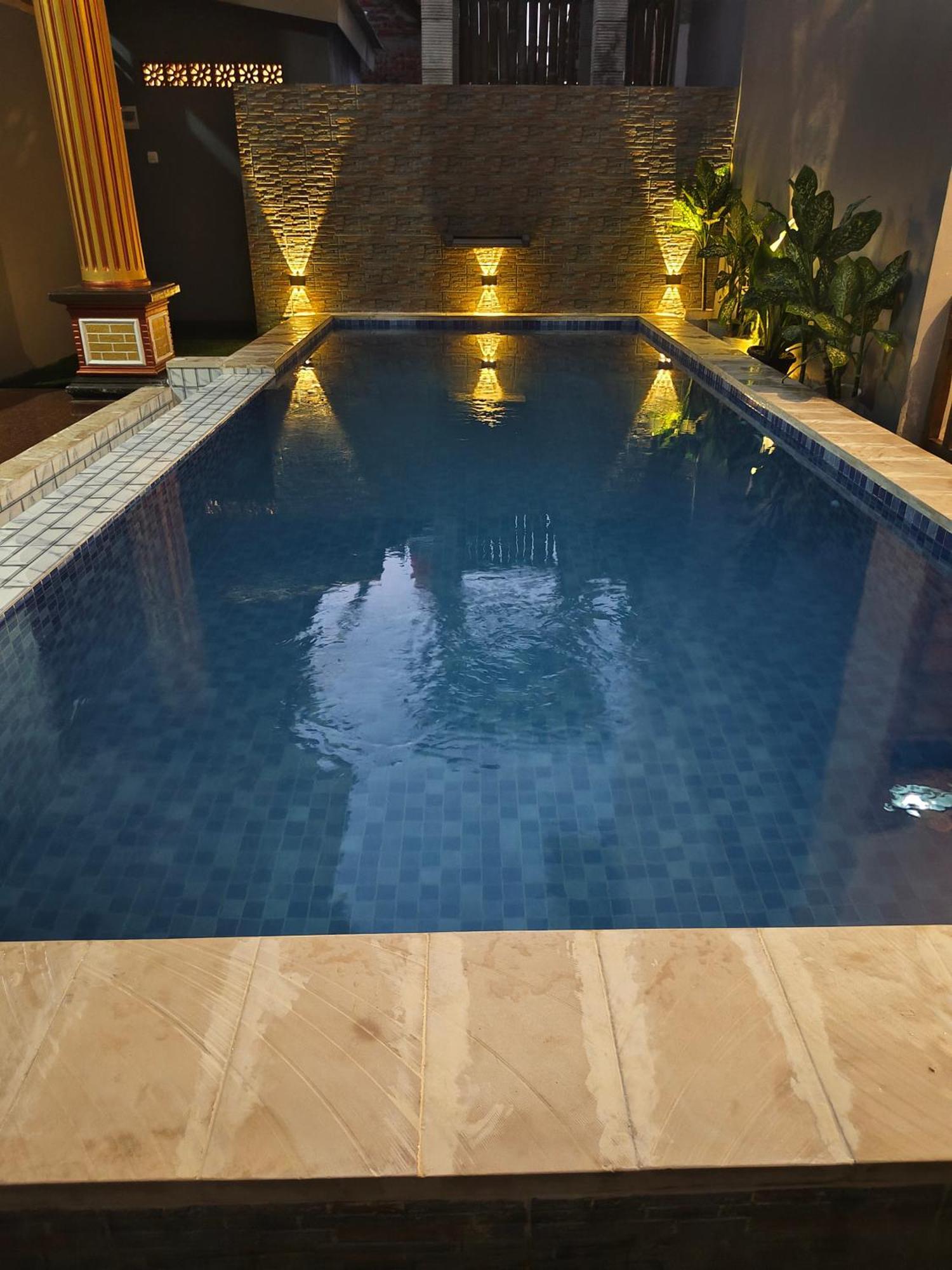 Arrys Watukarung Surfcamp Hotell Kalak Exteriör bild