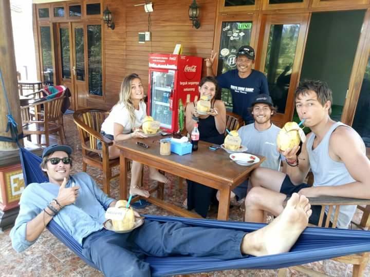 Arrys Watukarung Surfcamp Hotell Kalak Exteriör bild