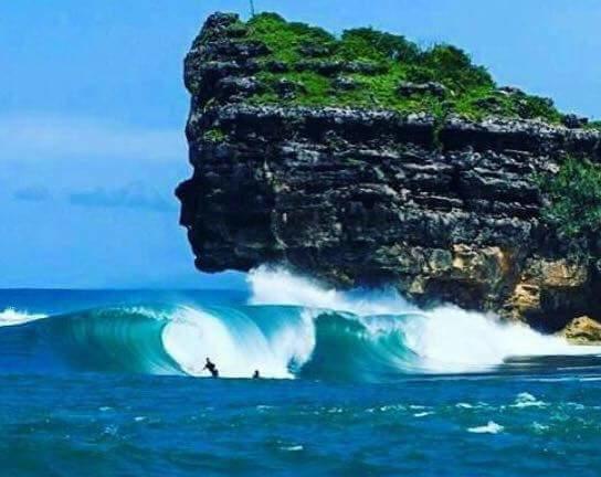 Arrys Watukarung Surfcamp Hotell Kalak Exteriör bild