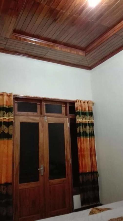 Arrys Watukarung Surfcamp Hotell Kalak Exteriör bild