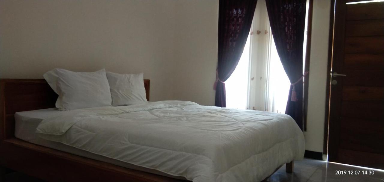 Arrys Watukarung Surfcamp Hotell Kalak Exteriör bild