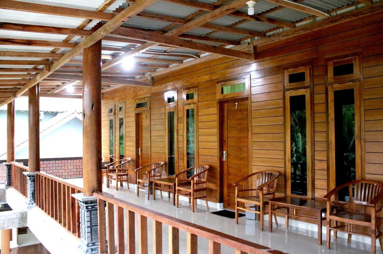 Arrys Watukarung Surfcamp Hotell Kalak Exteriör bild
