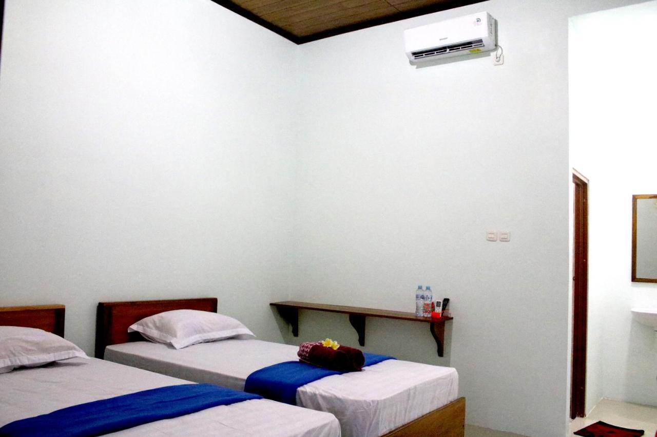 Arrys Watukarung Surfcamp Hotell Kalak Exteriör bild