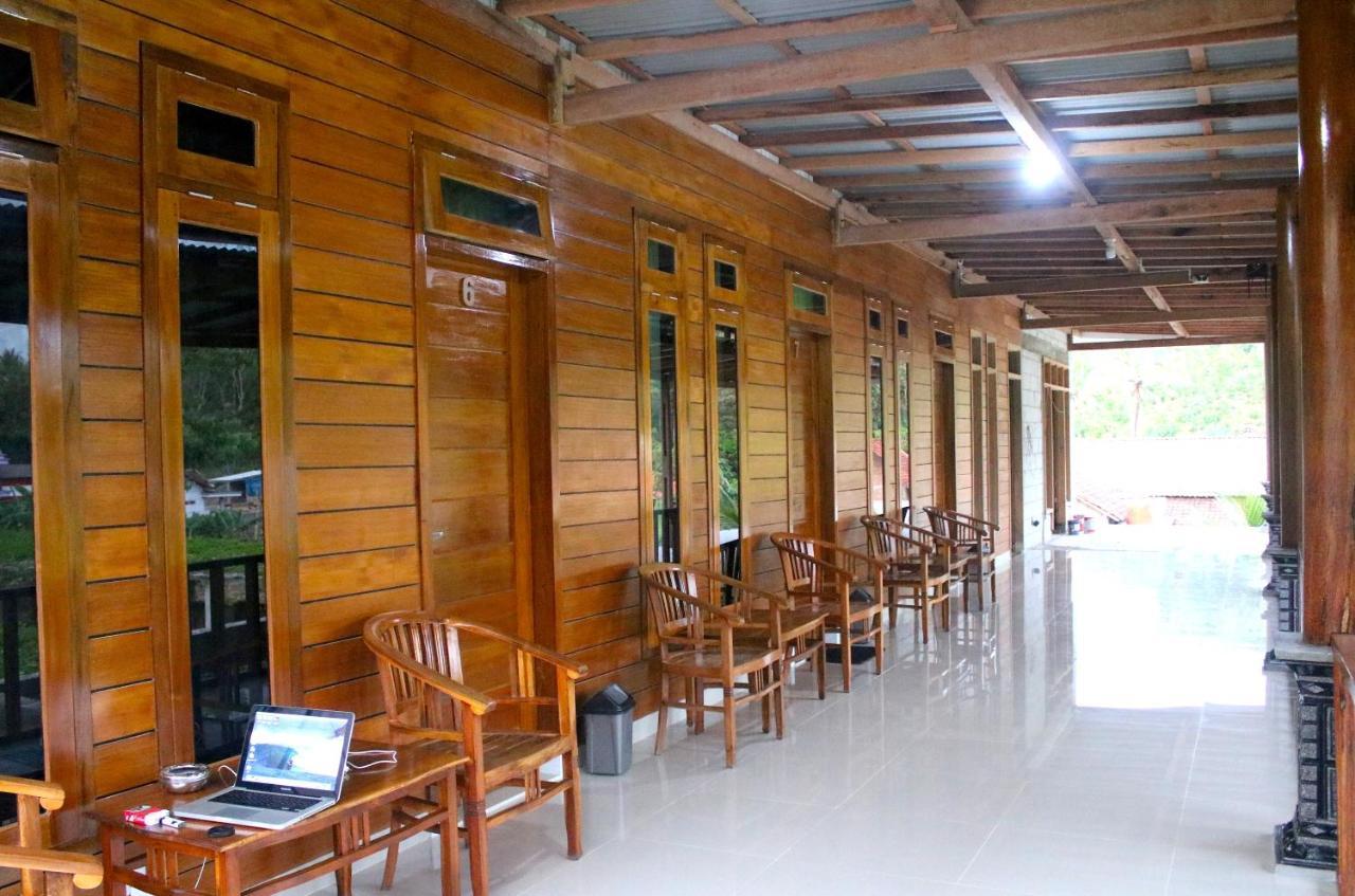 Arrys Watukarung Surfcamp Hotell Kalak Exteriör bild