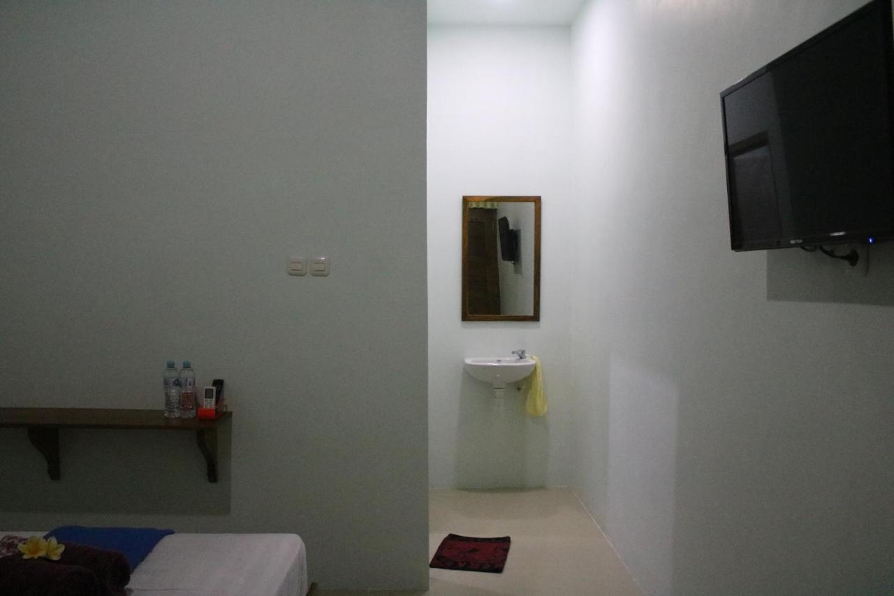 Arrys Watukarung Surfcamp Hotell Kalak Exteriör bild
