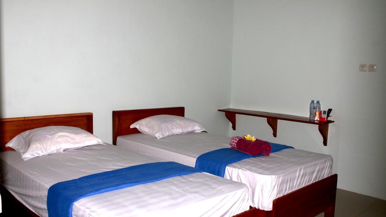 Arrys Watukarung Surfcamp Hotell Kalak Exteriör bild