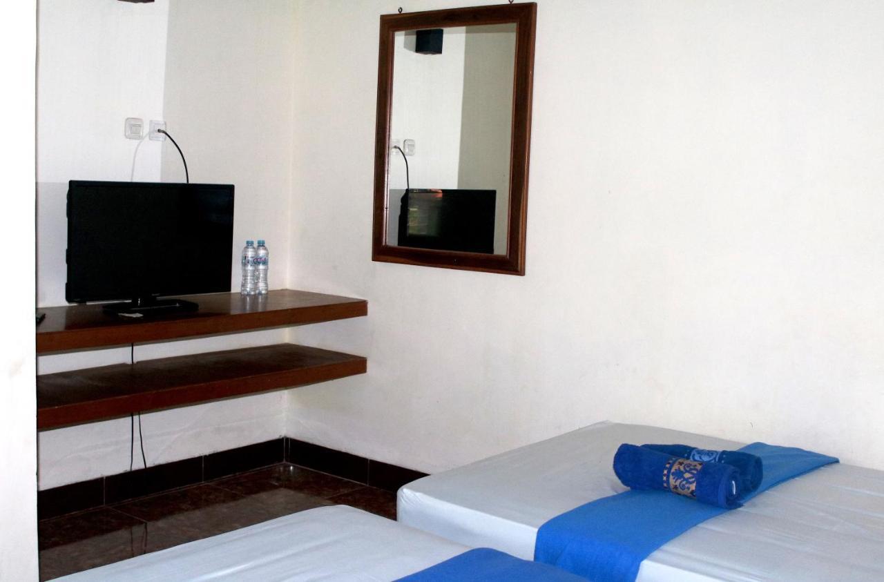 Arrys Watukarung Surfcamp Hotell Kalak Exteriör bild